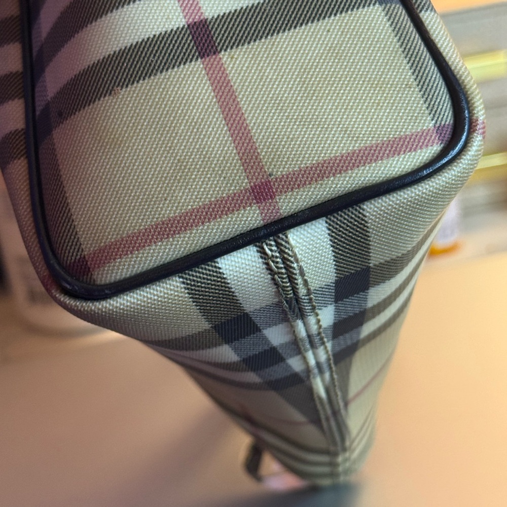 Burberry Signature Canvas Novacheck Tote Bag - Picture 7 of 8